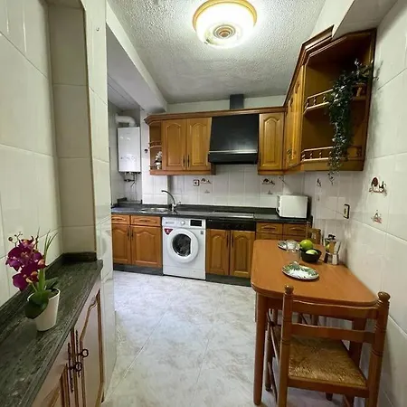 شقة Oviedo. Apartamento Sencillo, Luminoso Y Acogedor. اوفيدو